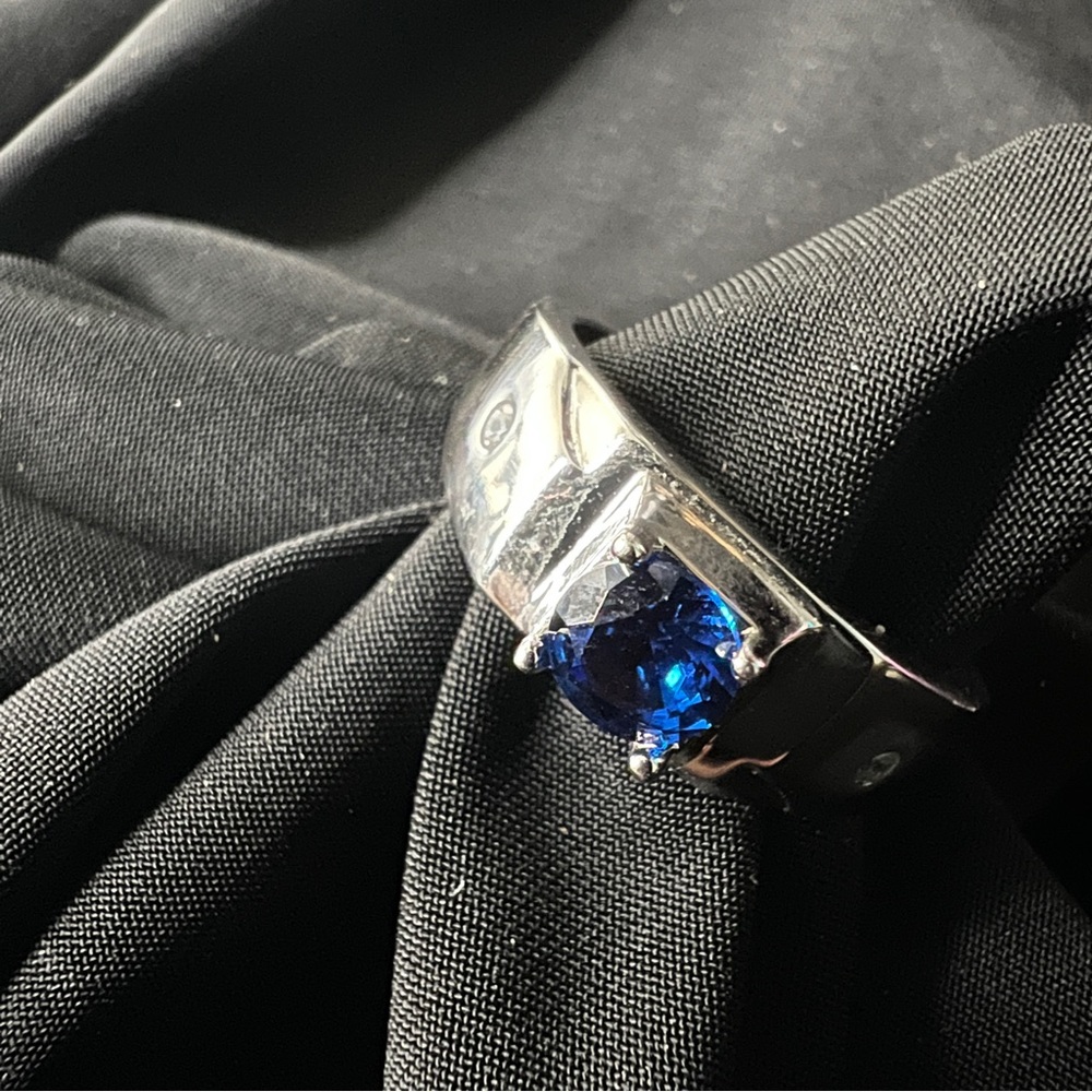 Item 27 - 925 Sterling Silver Ring with Blue Stone - Size 11